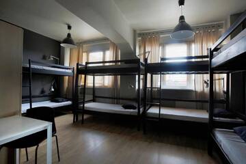 Фото номера Кровать в 10-местном общем номере Хостелы Corner Hostel г. Вроцлав 3