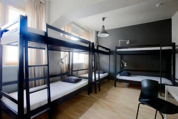 Фото номера Кровать в 10-местном общем номере Хостелы Corner Hostel г. Вроцлав 4