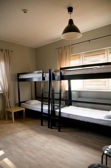 Фото номера Кровать в общем 6-местном номере для женщин Хостелы Corner Hostel г. Вроцлав 2