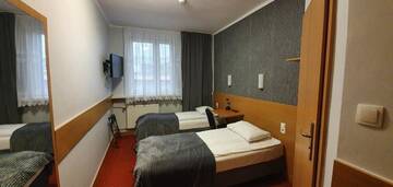 Фото номера Двухместный номер с 2 отдельными кроватями Отель Hotel Orbita г. Вроцлав 2