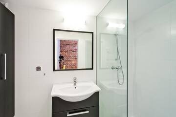 Фото номера Улучшенный семейный номер Хостелы MoHo S Hostel г. Вроцлав 3
