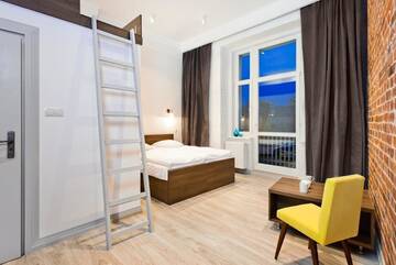Фото номера Улучшенный семейный номер Хостелы MoHo S Hostel г. Вроцлав 7