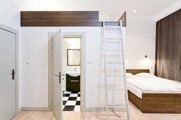 Фото номера Улучшенный семейный номер Хостелы MoHo S Hostel г. Вроцлав 9