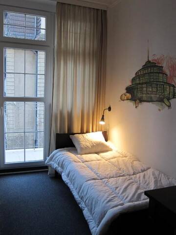 Фото номера Одноместный номер с ванной комнатой Хостелы Hostel Wratislavia г. Вроцлав 2