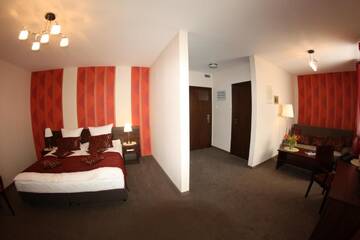 Фото номера Апартаменты Отель Hotel Kosmonauty Wrocław-Airport г. Вроцлав 6