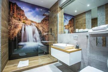 Фото номера Президентский люкс Апартаменты Bathtub View Luxury Apartments in Sky Tower г. Вроцлав 2