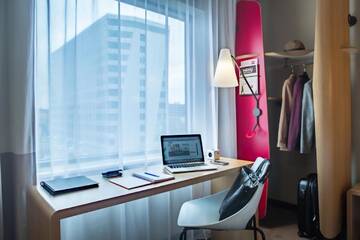Фото номера Стандартный номер с 1 кроватью Отель Ibis Wroclaw Centrum г. Вроцлав 7