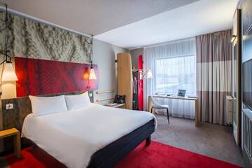 Фото номера Стандартный номер с 1 кроватью Отель Ibis Wroclaw Centrum г. Вроцлав 8