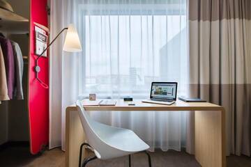 Фото номера Стандартный номер с 1 кроватью Отель Ibis Wroclaw Centrum г. Вроцлав 24