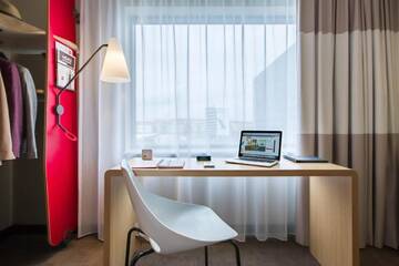 Фото номера Стандартный номер с 1 кроватью Отель Ibis Wroclaw Centrum г. Вроцлав 3