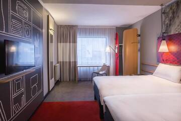 Фото номера Стандартный номер с 2 кроватями Отель Ibis Wroclaw Centrum г. Вроцлав 7