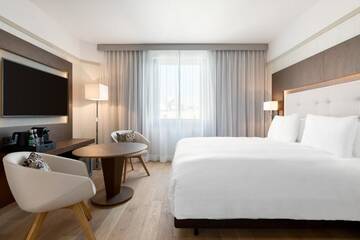 Фото номера Стандартный двухместный номер с 1 кроватью Отель AC Hotel by Marriott Wroclaw г. Вроцлав 9