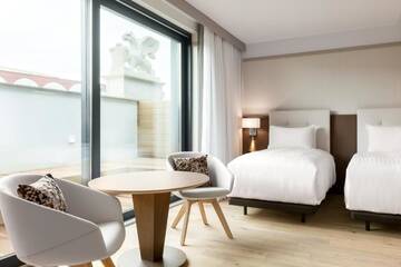 Фото номера Улучшенный двухместный номер с 1 кроватью и террасой Отель AC Hotel by Marriott Wroclaw г. Вроцлав 5