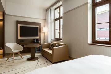 Фото номера Улучшенный двухместный номер с 1 кроватью Отель AC Hotel by Marriott Wroclaw г. Вроцлав 3