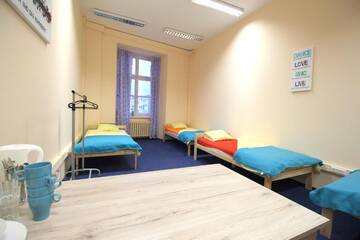 Фото номера Четырехместный номер с общей ванной комнатой Хостелы ONE LUCKY HOSTEL - Rynek - Pokoje prywatne г. Вроцлав 3