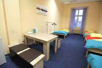 Фото номера Четырехместный номер с общей ванной комнатой Хостелы ONE LUCKY HOSTEL - Rynek - Pokoje prywatne г. Вроцлав 4