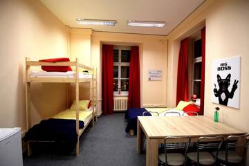 Фото номера Семейный номер с общей ванной комнатой Хостелы ONE LUCKY HOSTEL - Rynek - Pokoje prywatne г. Вроцлав 4