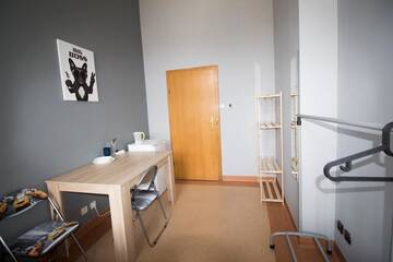Фото номера Двухместный номер с 1 кроватью и общей ванной комнатой Хостелы ONE LUCKY HOSTEL - Rynek - Pokoje prywatne г. Вроцлав 5