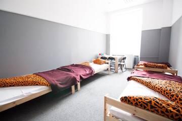 Фото номера Семейный номер с общей ванной комнатой Хостелы ONE LUCKY HOSTEL - Rynek - Pokoje prywatne г. Вроцлав 4