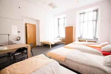 Фото номера Четырехместный номер с общей ванной комнатой Хостелы ONE LUCKY HOSTEL - Rynek - Pokoje prywatne г. Вроцлав 3
