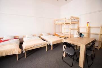Фото номера Четырехместный номер с общей ванной комнатой Хостелы ONE LUCKY HOSTEL - Rynek - Pokoje prywatne г. Вроцлав 4