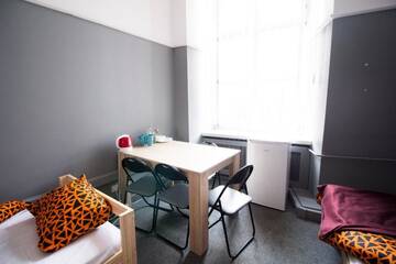 Фото номера Семейный номер с общей ванной комнатой Хостелы ONE LUCKY HOSTEL - Rynek - Pokoje prywatne г. Вроцлав 3