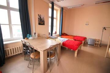Фото номера Семейный номер с общей ванной комнатой Хостелы ONE LUCKY HOSTEL - Rynek - Pokoje prywatne г. Вроцлав 6