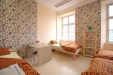 Фото номера Семейный номер с общей ванной комнатой Хостелы ONE LUCKY HOSTEL - Rynek - Pokoje prywatne г. Вроцлав 2