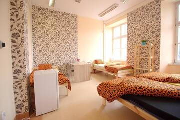 Фото номера Семейный номер с общей ванной комнатой Хостелы ONE LUCKY HOSTEL - Rynek - Pokoje prywatne г. Вроцлав 6