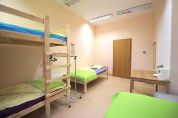 Фото номера Четырехместный номер эконом-класса с общей ванной комнатой Хостелы ONE LUCKY HOSTEL - Rynek - Pokoje prywatne г. Вроцлав 3