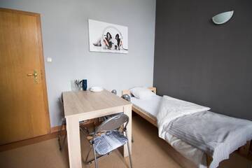 Фото номера Четырехместный номер с общей ванной комнатой Хостелы ONE LUCKY HOSTEL - Rynek - Pokoje prywatne г. Вроцлав 2