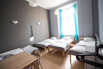 Фото номера Четырехместный номер с общей ванной комнатой Хостелы ONE LUCKY HOSTEL - Rynek - Pokoje prywatne г. Вроцлав 3