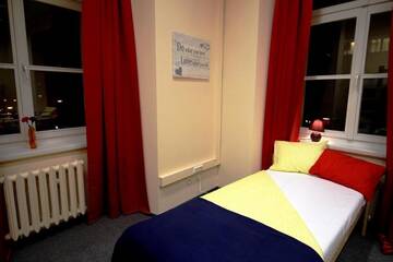 Фото номера Семейный номер с общей ванной комнатой Хостелы ONE LUCKY HOSTEL - Rynek - Pokoje prywatne г. Вроцлав 8