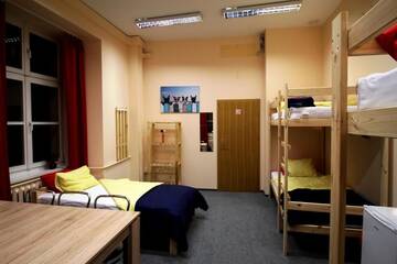 Фото номера Семейный номер с общей ванной комнатой Хостелы ONE LUCKY HOSTEL - Rynek - Pokoje prywatne г. Вроцлав 12