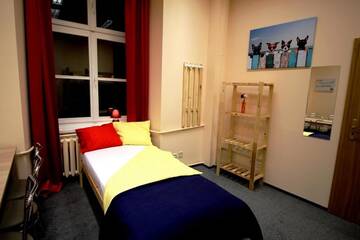 Фото номера Семейный номер с общей ванной комнатой Хостелы ONE LUCKY HOSTEL - Rynek - Pokoje prywatne г. Вроцлав 9