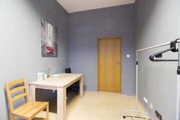 Фото номера Двухместный номер с 1 кроватью и общим туалетом Хостелы ONE LUCKY HOSTEL - Rynek - Pokoje prywatne г. Вроцлав 3