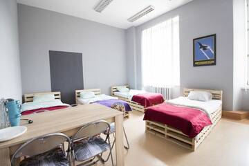 Фото номера Семейный номер с общей ванной комнатой Хостелы ONE LUCKY HOSTEL - Rynek - Pokoje prywatne г. Вроцлав 3