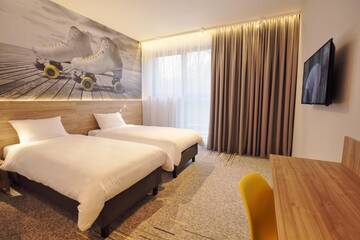 Фото номера Стандартный двухместный номер с 2 отдельными кроватями Отель Active Hotel г. Вроцлав 6