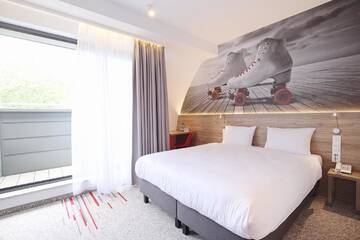 Фото номера Двухместный номер с 1 кроватью и балконом Отель Active Hotel г. Вроцлав 2