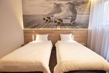 Фото номера Стандартный двухместный номер с 2 отдельными кроватями Отель Active Hotel г. Вроцлав 3