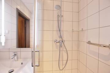 Фото номера Двухместный номер с 1 кроватью и балконом Отель Active Hotel г. Вроцлав 5