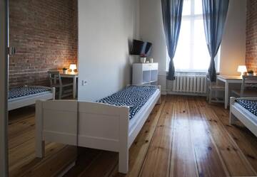 Фото номера Трехместный номер с собственной ванной комнатой Хостелы Swiebodzki Hostel г. Вроцлав 3