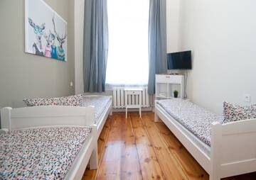 Фото номера Трехместный номер с собственной ванной комнатой Хостелы Swiebodzki Hostel г. Вроцлав 4