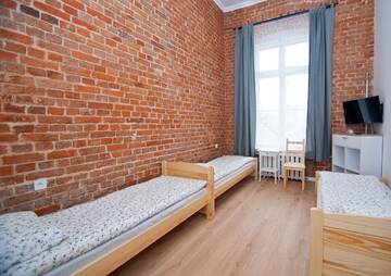 Фото номера Трехместный номер с собственной ванной комнатой Хостелы Swiebodzki Hostel г. Вроцлав 5