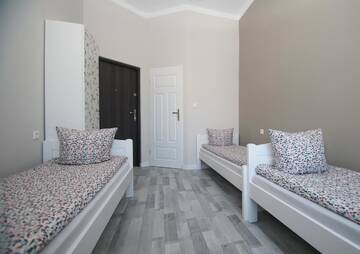 Фото номера Трехместный номер с собственной ванной комнатой Хостелы Swiebodzki Hostel г. Вроцлав 8