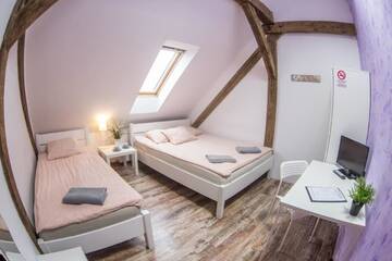 Фото номера Трехместный номер с общей ванной комнатой Хостелы Fitness Hostel - pokoje OZONOWANE, darmowy parking г. Вроцлав 2