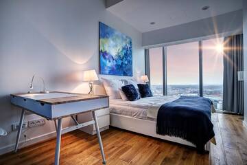 Фото номера Улучшенные апартаменты Апартаменты 30th+ Floor Apartments in Sky Tower г. Вроцлав 3