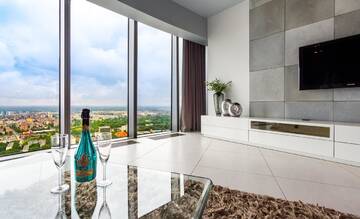 Фото номера Апартаменты Делюкс Апартаменты 30th+ Floor Apartments in Sky Tower г. Вроцлав 10