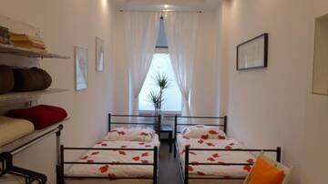 Фото номера Двухместный номер с 2 отдельными кроватями Хостелы FlyFly Hostel г. Вроцлав 17