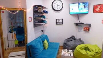 Фото номера Двухместный номер с 2 отдельными кроватями Хостелы FlyFly Hostel г. Вроцлав 14